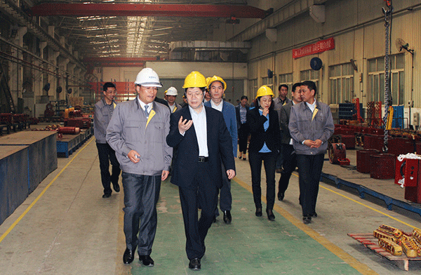 西安市委常委、常務副市長岳華峰蒞臨西瑪電機調研指導。