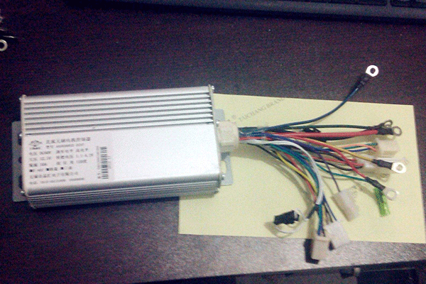 Z2直流電機控制器的安裝過程分享。
