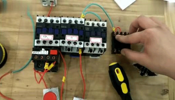 Y系列高壓三相異步電動機的功率控制需要哪些元件？